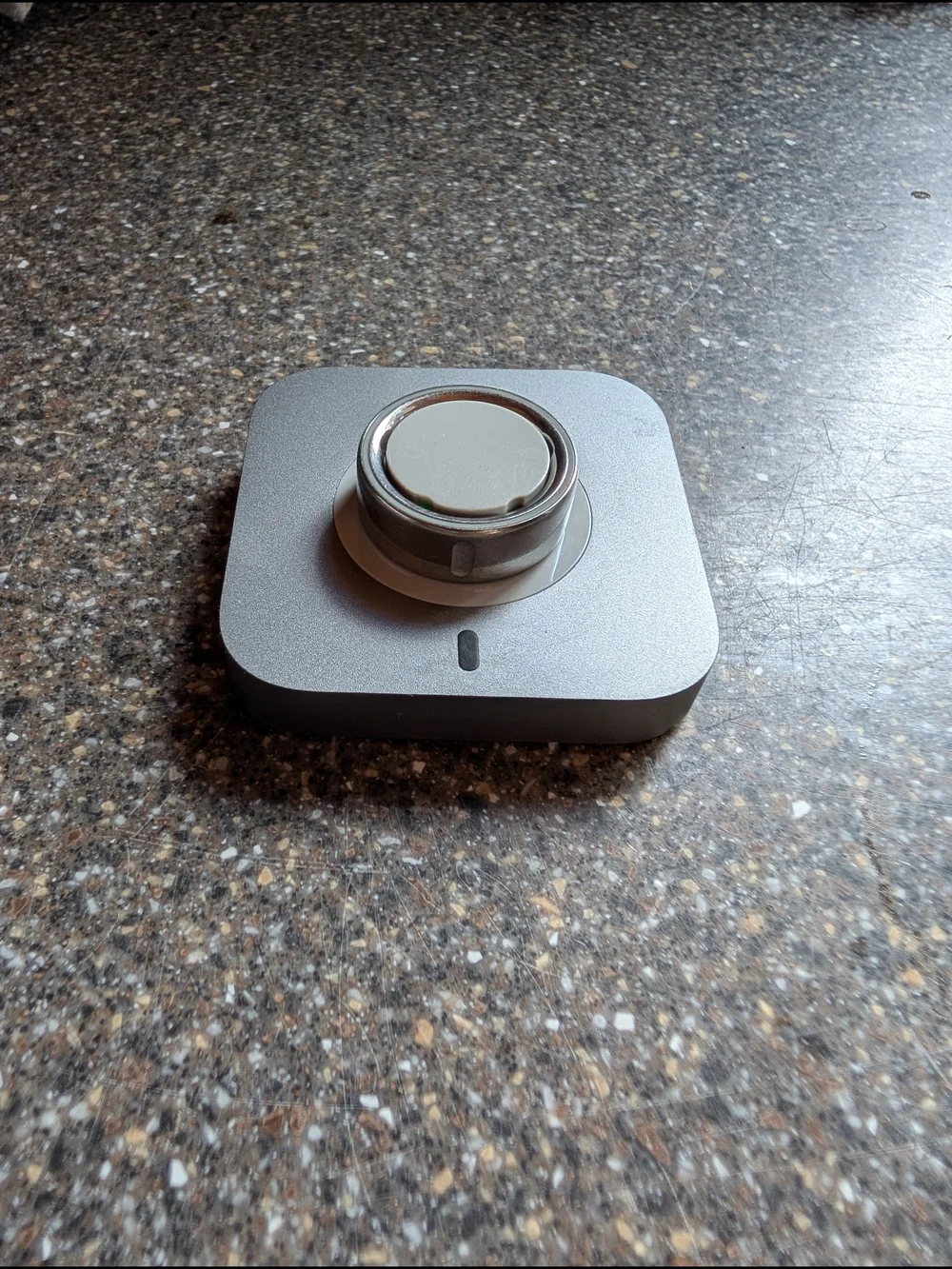 Oura Silver Charging Base with Metallic Ring Accent